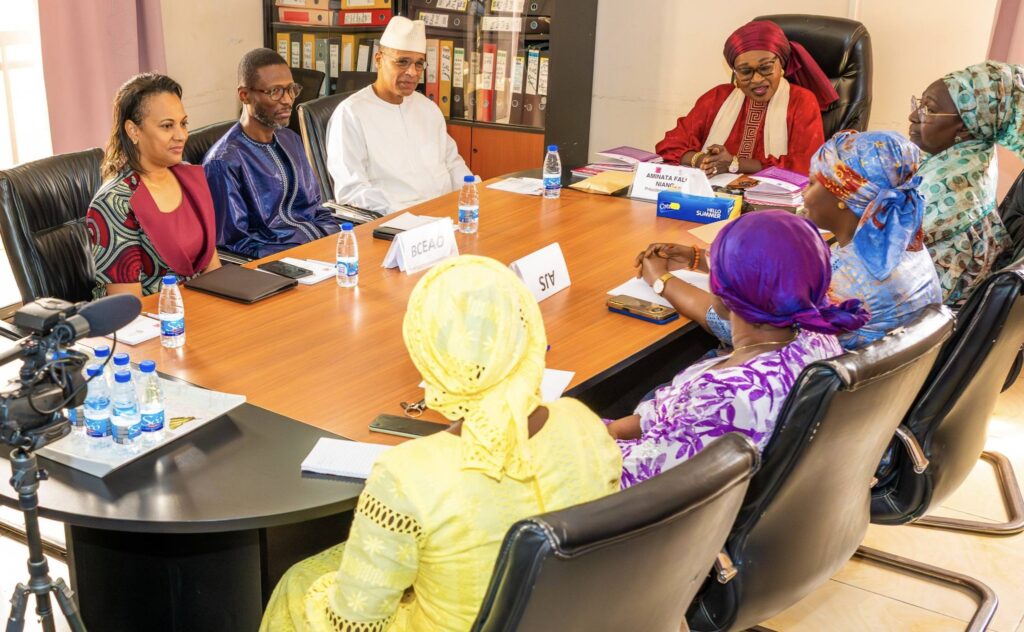 660957096_1248825174098788_8719111533972777119_n-1024x632 Journée internationale des droits des femmes : la BCEAO appuie l’AJS