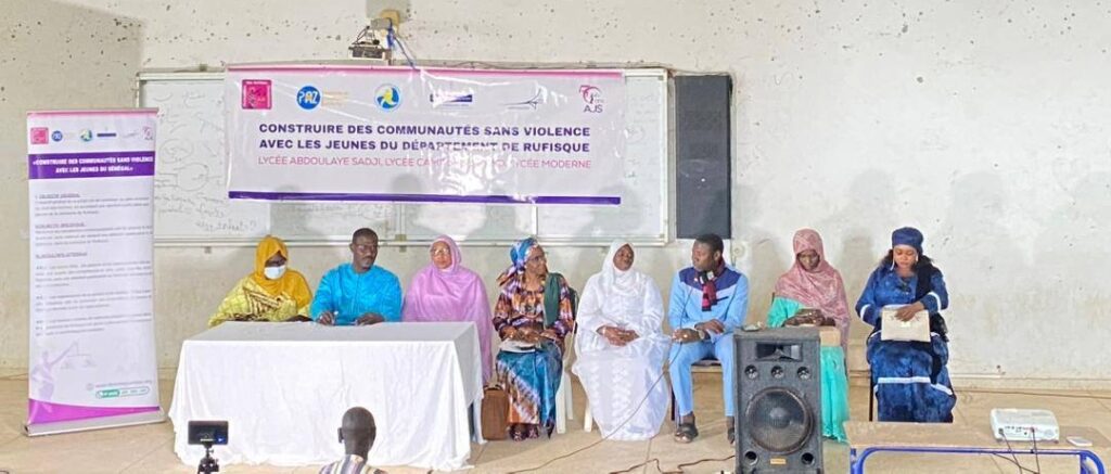 668090494_1255703313410974_5176849697324160165_n-1024x437 Projet «Construire des communautés sans violence envers les jeunes du Sénégal» : l'AJS renforce les capacités des acteurs à Rufisque.